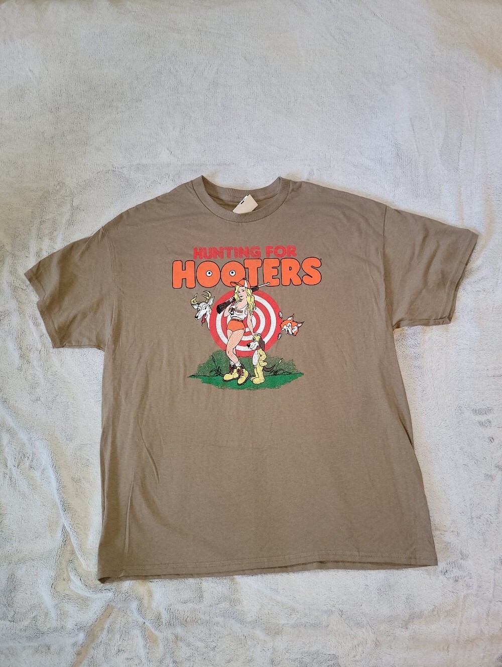 Hunting For Hooters Mens Size XL Brown Novelty Graphic Print Short Sleeve Tshirt